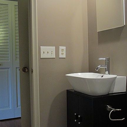 Bedroom Bath to Closet Hall