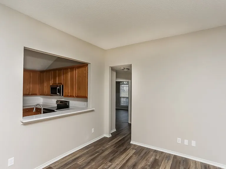 1512 Fern Dr — Photo 5