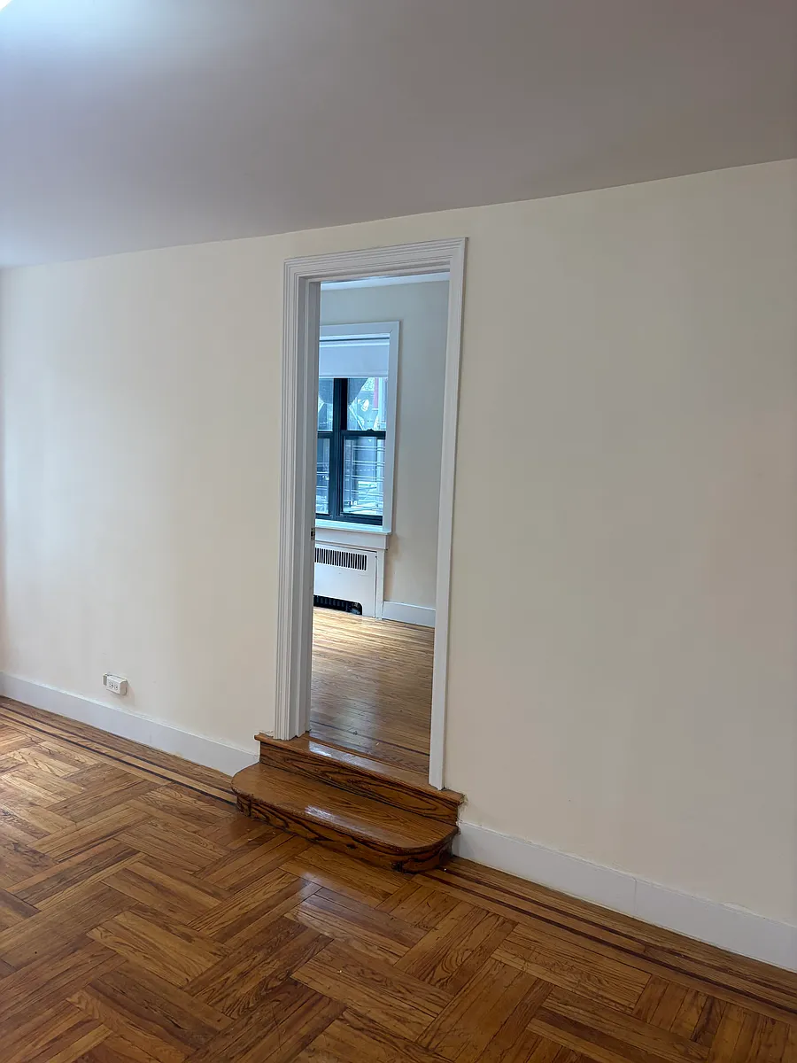 Building Photo - 475 W 186th St #1F