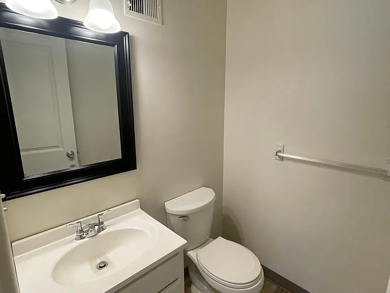 360 Maryland Ave — Photo 47