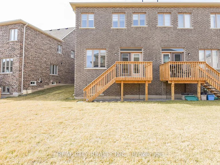 38 Silver Meadow Gdns — Photo 40