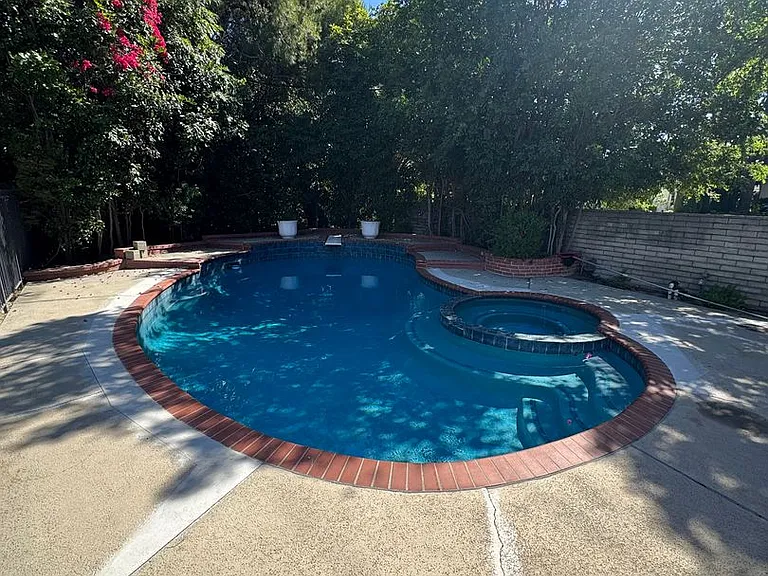2570 Wallingford Rd — Photo 32