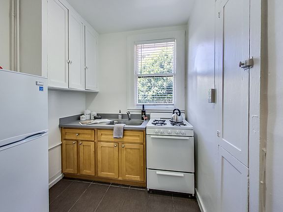 5th image of 698 Bush St APT 301