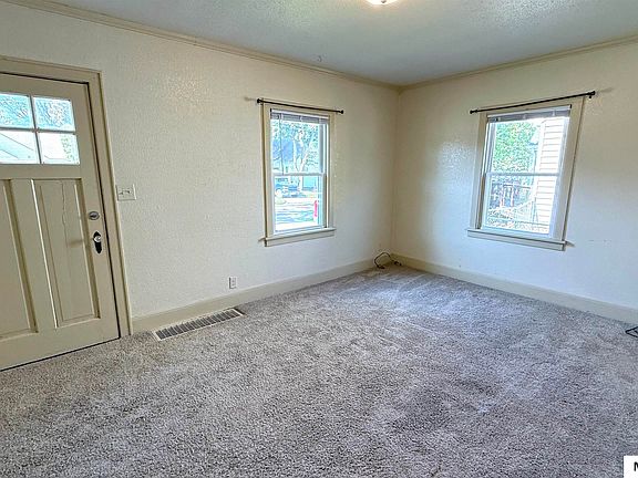 3rd image of 912 15th Pl NE