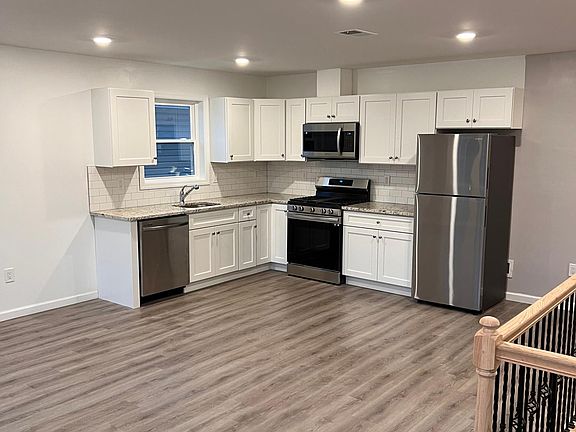 4th image of 142 N 15th St Floor 2