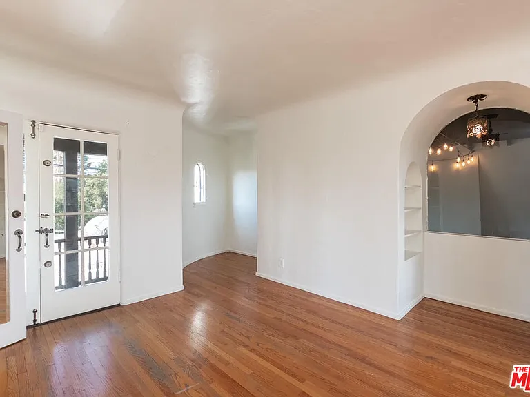 2030 Vine St — Photo 26
