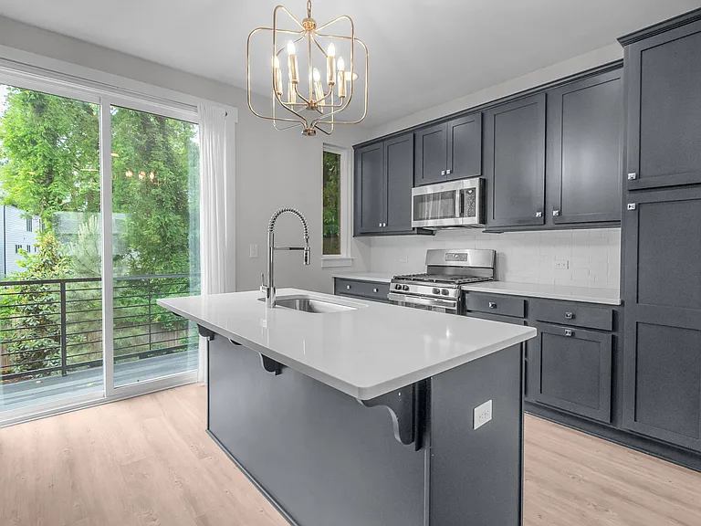 570 W End Dr — Photo 17