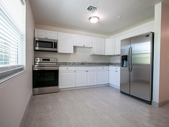 3rd image of 2301 Liberty St #3