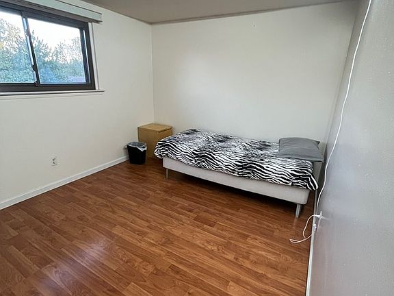 3rd image of 1102 Washington Cir
