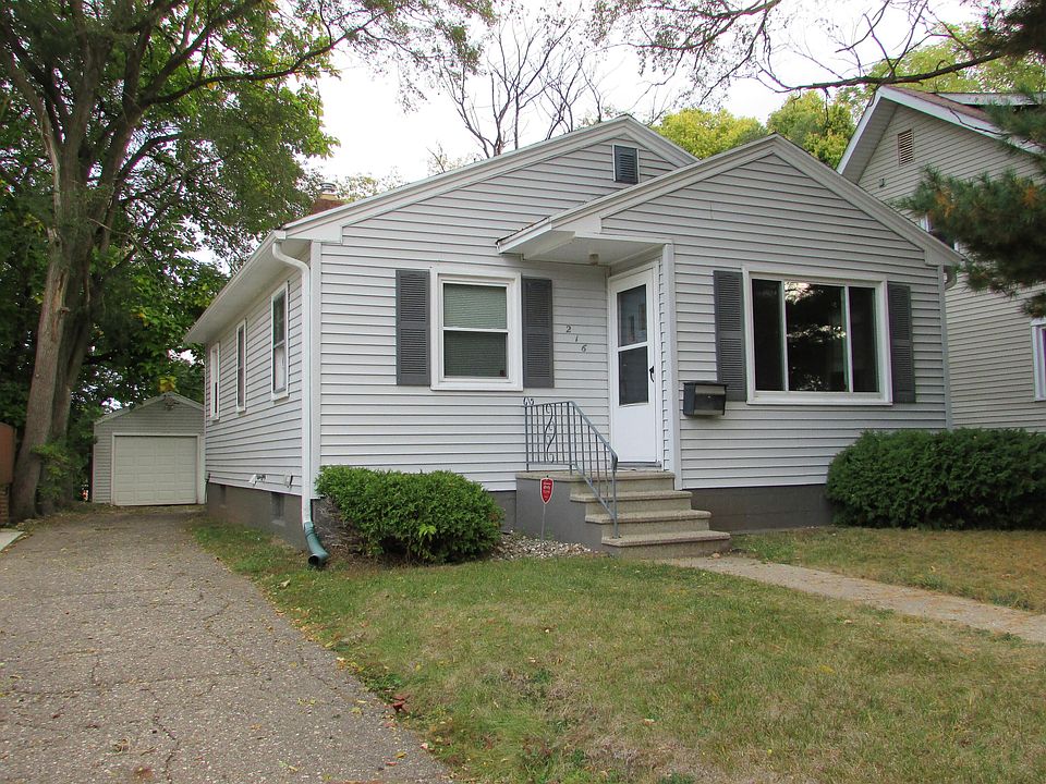 1st image of 216 Burnham St W