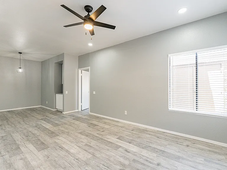 2035 S Elm St #109 — Photo 7