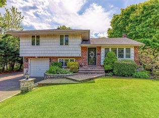 14 Kings Park Rd, Commack, NY 11725
