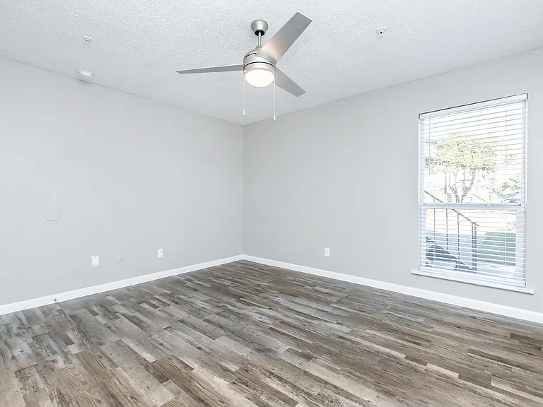 Sierra Heights Apartments — Photo 29