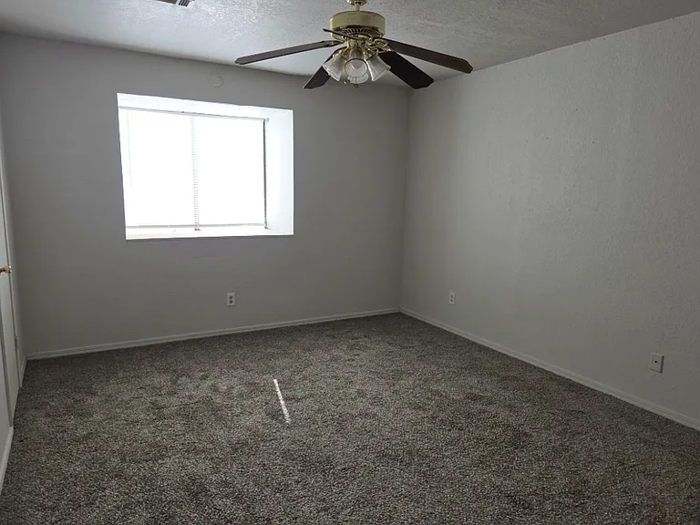 1301 Eastgate Dr — Photo 10