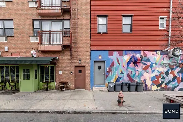 Rented by Bond New York | media 27