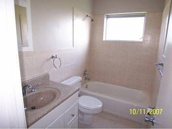4th image of 5201 SW 93rd Ave