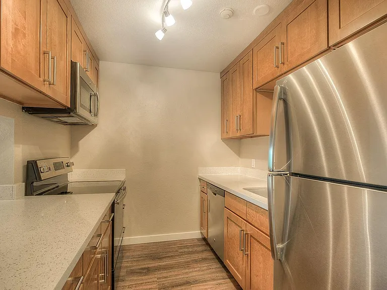Leschi View Apartments — Photo 2