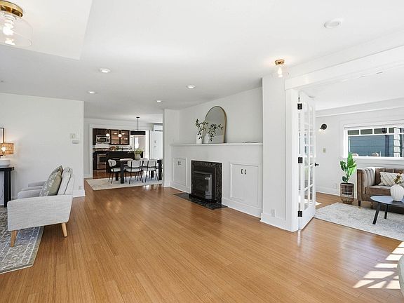 5th image of 2923 S Manito Blvd
