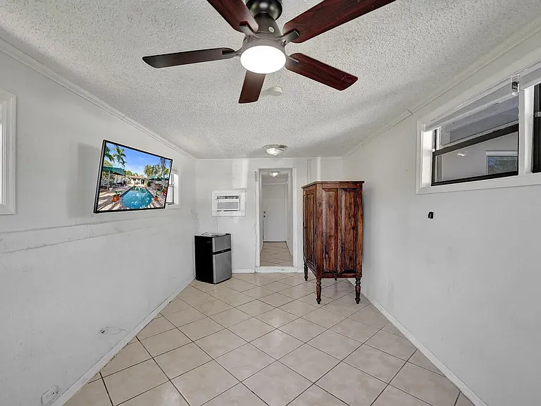 1036 NE 9th Ave — Photo 27