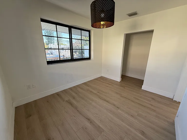 1716 SW 11th St #1 — Photo 9