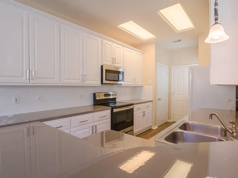 6303 Veranda Green Trl — Photo 13