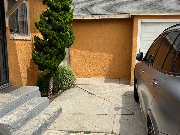 2nd image of 10322 S Inglewood Ave APT 2