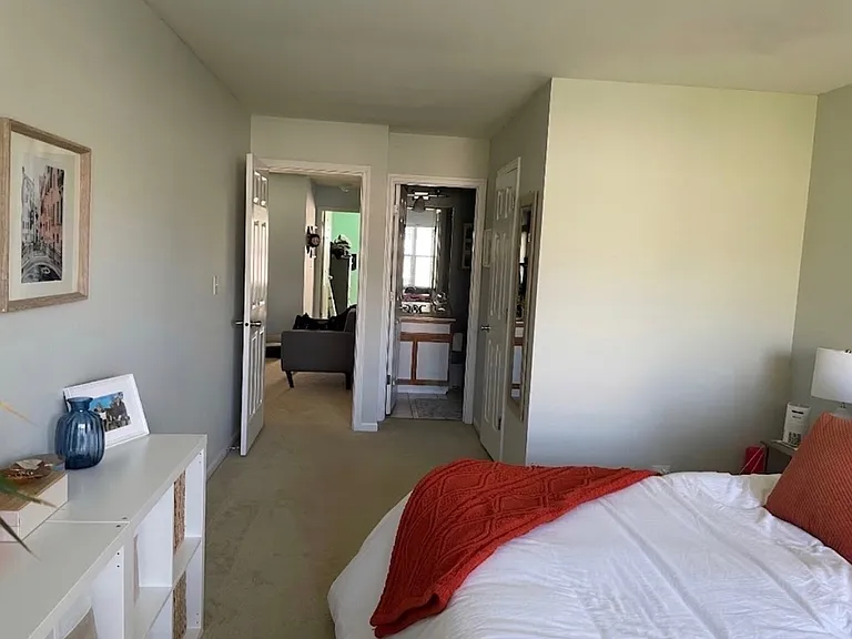 376 Maidstone Ct — Photo 2