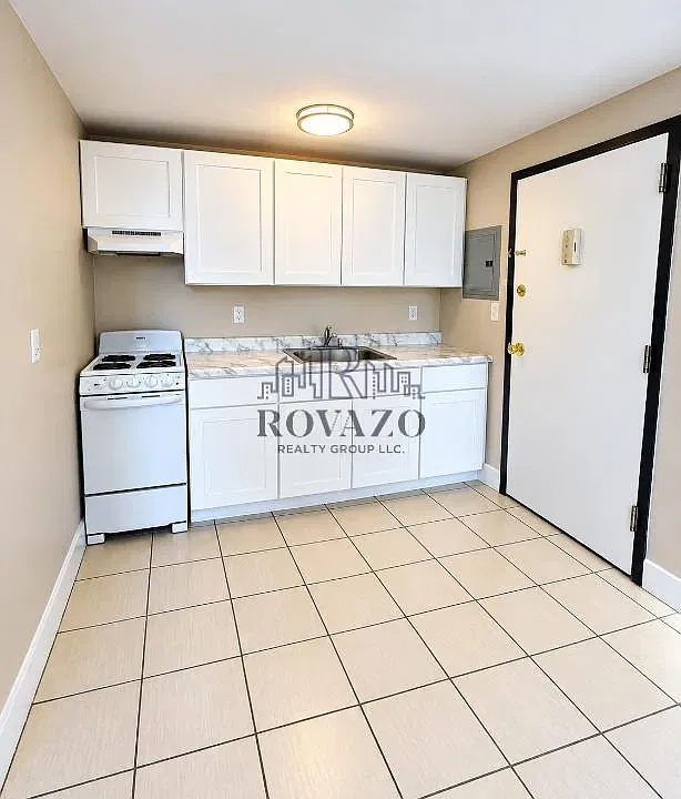 421 Irvington Ave #1H-H