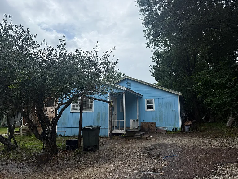 229 University Ave — Photo 1