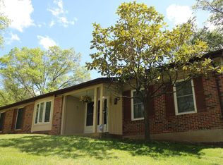 10 Hiddenbrook Dr, Florissant, MO 63033