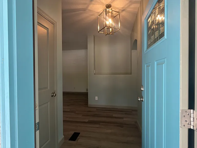 317 Victoria St — Photo 4