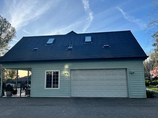 3 bed, 3.5 bath, 1644 sqft, $3,750 — Photo 2