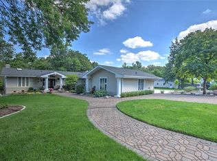 14 Knollwood Dr, Decatur, IL 62521