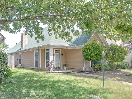 1057 Island Pl E Photo 1