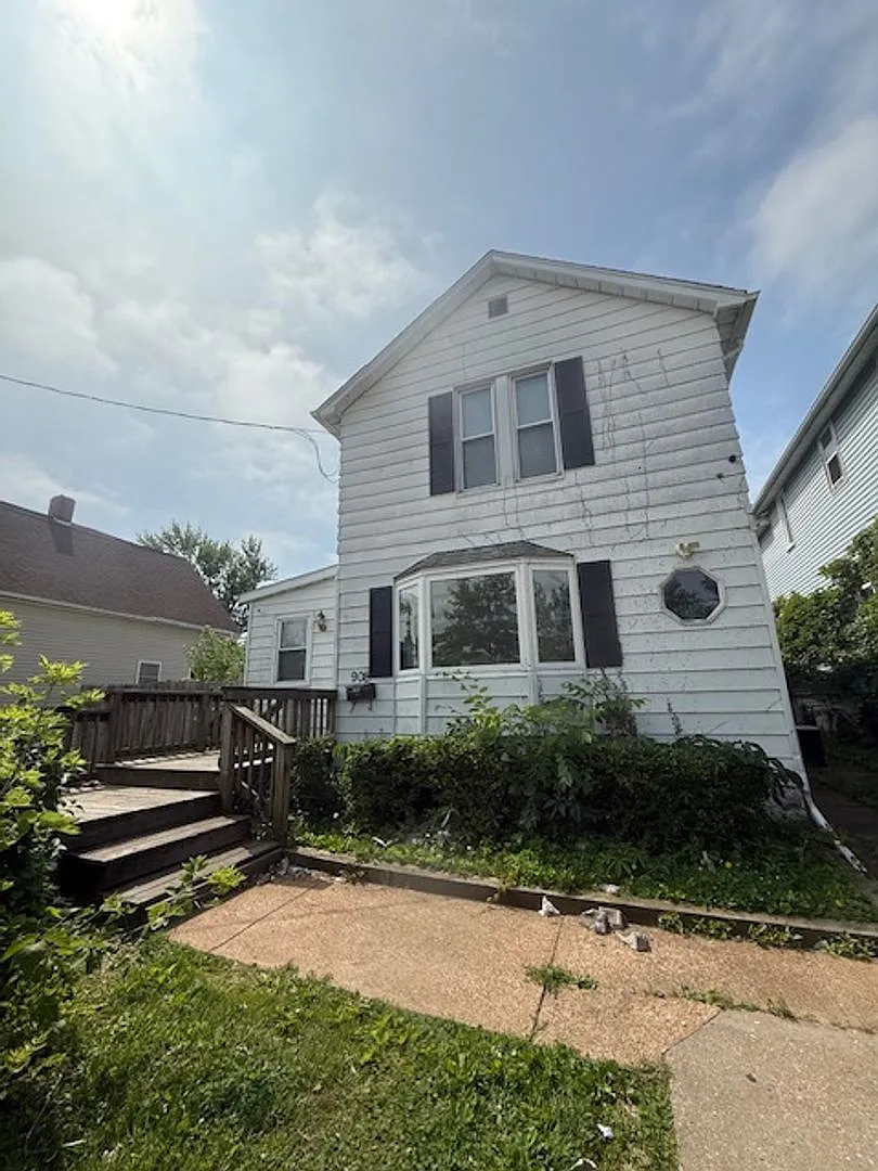 908 E Kansas St photo 1
