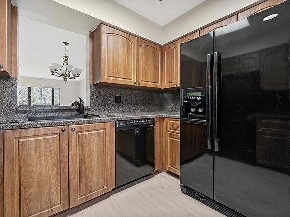 3rd image of 7286 Huntington Lane #405