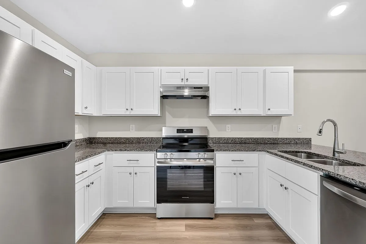2 bed, 2.0 bath, 1054 sqft, $1,600 — Photo 2