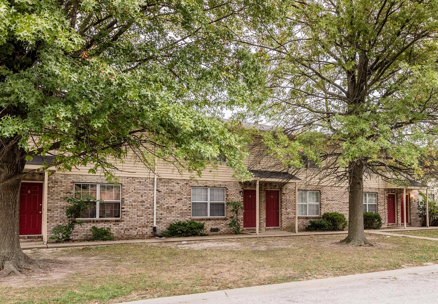 2 bed, 1.5 bath, $995 — Photo 1