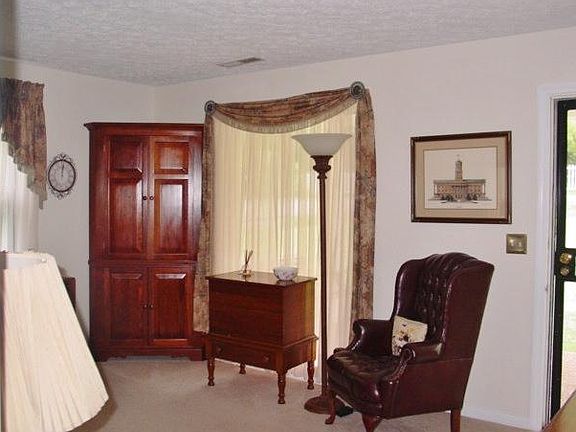 4th image of 873 Kipling Dr