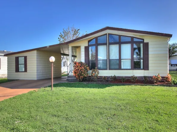 825 Periwinkle Cir, Barefoot Bay, FL 32976