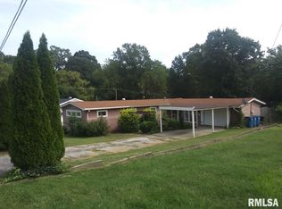 102 Sycamore St, Anna, IL 62906