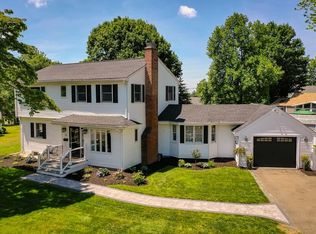 28 Pinecrest Ave, Peabody, MA 01960