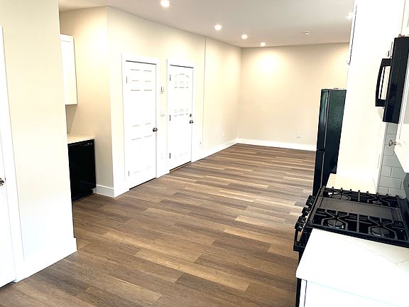 2nd image of 220 Battle Ave #2R