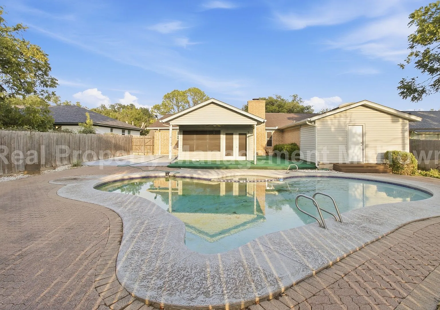 Spacious 4-Bedroom Home with Private Pool & Hot Tub — Photo 3