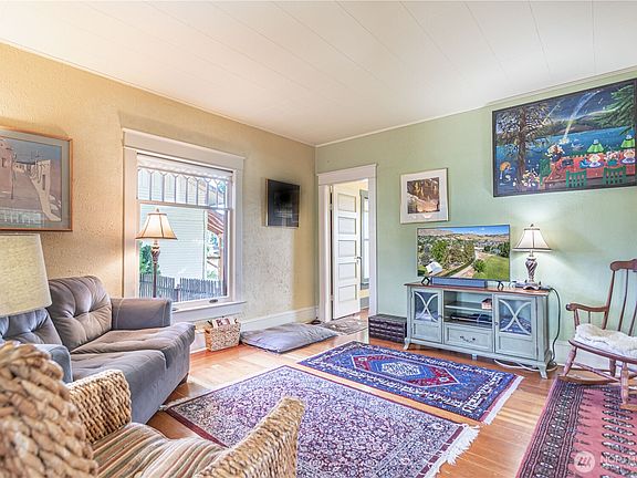 5th image of 701 Woodward Drive