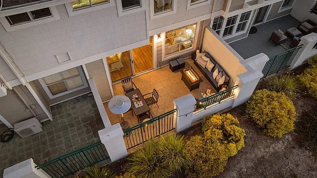 2 bed, 2.5 bath, 1425 sqft, $5,500 — Photo 4
