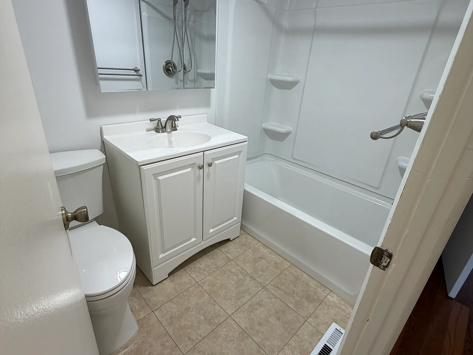 2 bed, 1200 sqft, $1,600 — Photo 2