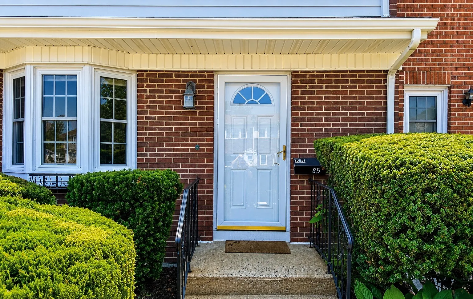 2 bed, 1.5 bath, 1700 sqft, $3,000 — Photo 1