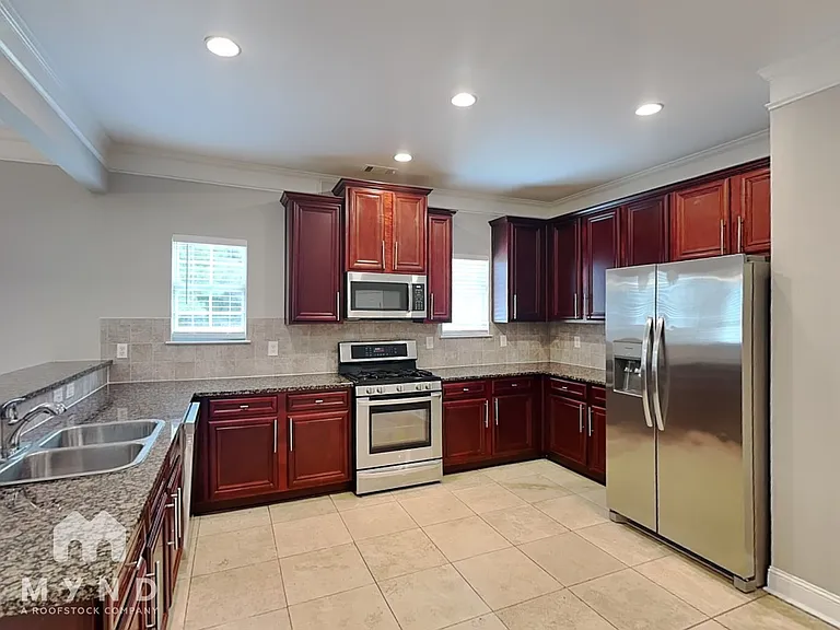 216 Allegrini Dr — Photo 2