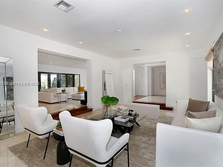 3425 Alhambra Cir — Photo 16